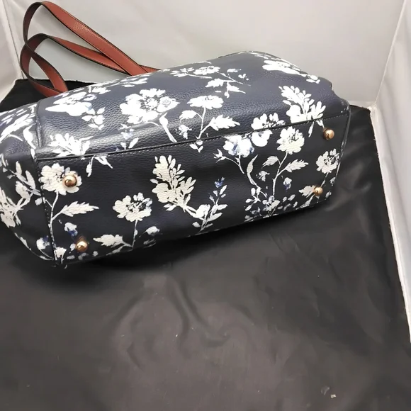 Bass- Navy blue& white floral bag - Picture 3 of 4